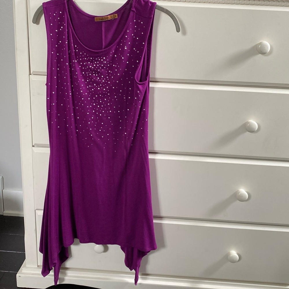 Belldini Women’s Tunic Style Top. Size M. Sleeveless Purple Jeweled